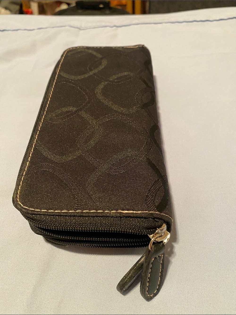 dark brown /black Signature Print Zip Wallet